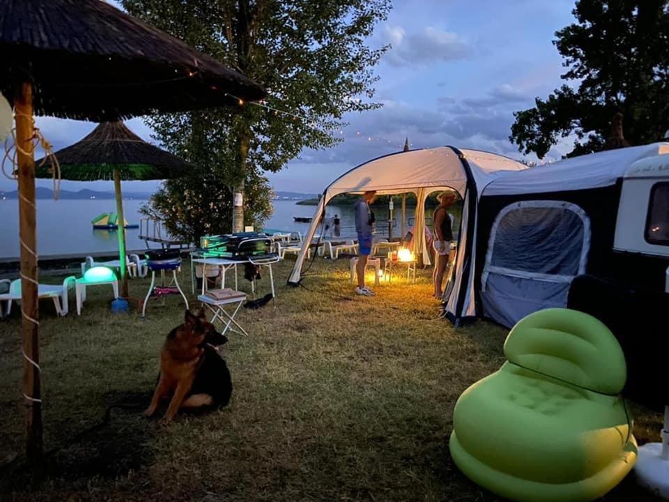 Camping Village Punta Navaccia Туоро сул Тразимено Екстериор снимка